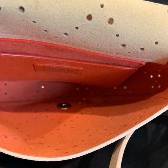 Chanel CC caviar perforated crossbody bag pristine - Picture 3 of 6